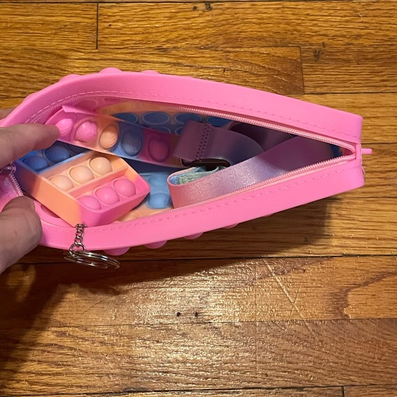 NIB Pop It Purse 8.5in X 4in X 1.25in - Picture 3 of 3